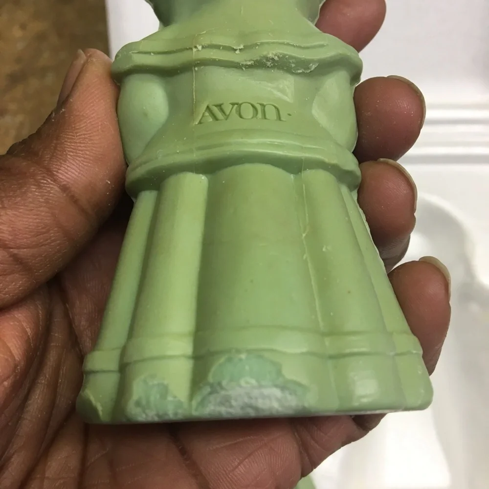 Vintage Bath Soap-AVON Christmas Carollers Decorative Soap has not been used.